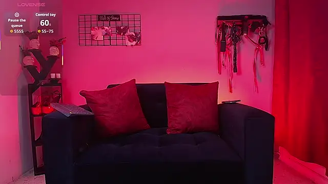 Daphne Clarke online show from November 18, 2025, 10:40 am