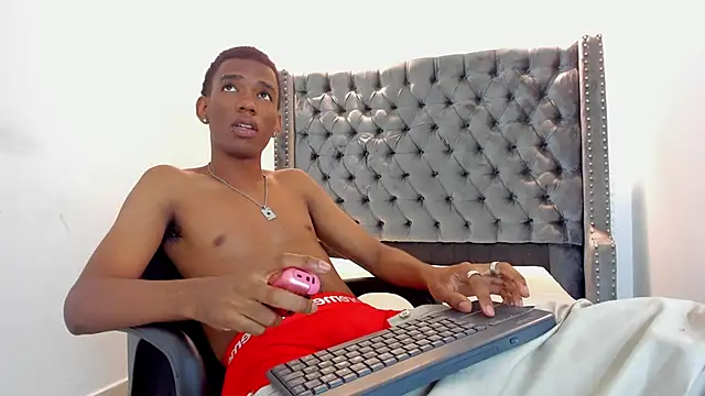 Snapshot of nero_reyd chatting on November 11, 2025, 7:30 pm nero reyd online show from November 11, 2025, 7:30 pm