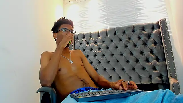 Snapshot of nero_reyd chatting on October 21, 2025, 7:46 pm nero reyd online show from October 21, 2025, 7:46 pm