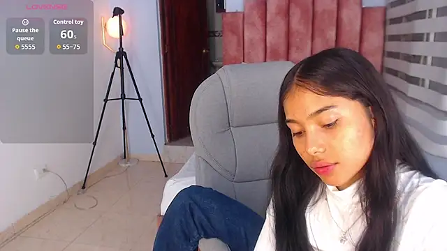 Milaa Star  online show from September 12, 2025, 3:50 am