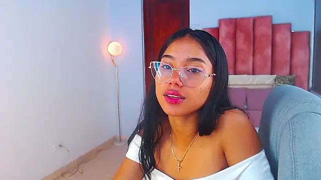 Milaa Star  online show from October 3, 2025, 4:14 am