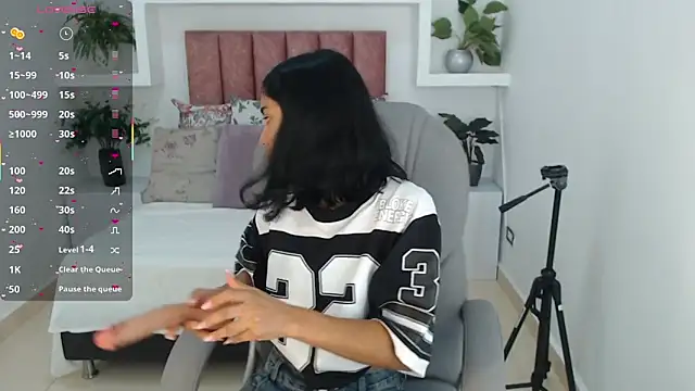 Milaa Star  online show from December 19, 2025, 3:21 am