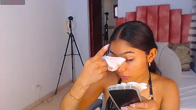 Milaa Star  online show from September 16, 2025, 4:02 am