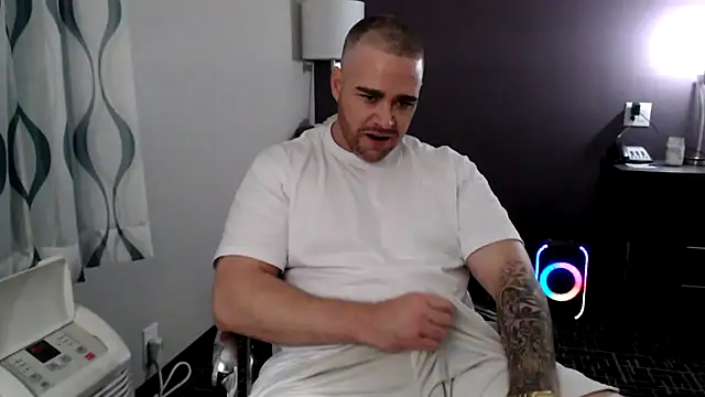 Snapshot of Dallasbest214 chatting on October 6, 2025, 9:54 am Dallasbest214 online show from October 6, 2025, 9:54 am