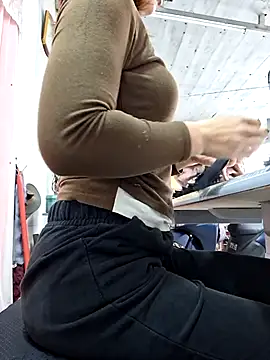 Snapshot of irina_hana chatting on December 15, 2025, 7:03 am irina hana online show from December 15, 2025, 7:03 am