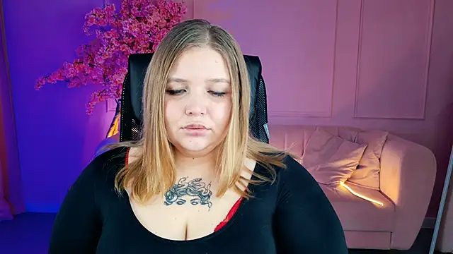 Snapshot of SladaDell chatting on November 28, 2025, 9:09 am SladaDell online show from November 28, 2025, 9:09 am