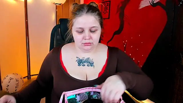 Snapshot of SladaDell chatting on December 3, 2025, 9:09 am SladaDell online show from December 3, 2025, 9:09 am