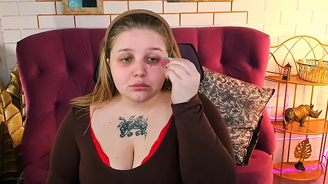 Snapshot of SladaDell chatting on December 2, 2025, 9:11 am SladaDell online show from December 2, 2025, 9:11 am