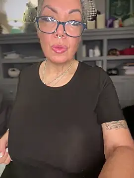 Snapshot of dieseldame1313 chatting on February 5, 2026, 3:13 am dieseldame1313 online show from February 5, 2026, 3:13 am