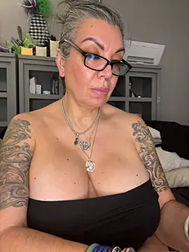 Snapshot of dieseldame1313 chatting on January 12, 2026, 7:04 am dieseldame1313 online show from January 12, 2026, 7:04 am