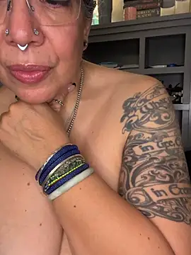 Snapshot of dieseldame1313 chatting on February 24, 2026, 7:53 am dieseldame1313 online show from February 24, 2026, 7:53 am