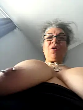 Snapshot of dieseldame1313 chatting on October 23, 2025, 3:43 pm dieseldame1313 online show from October 23, 2025, 3:43 pm