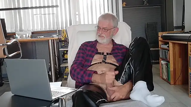 ewaldwillems99 online show from October 26, 2025, 2:39 pm