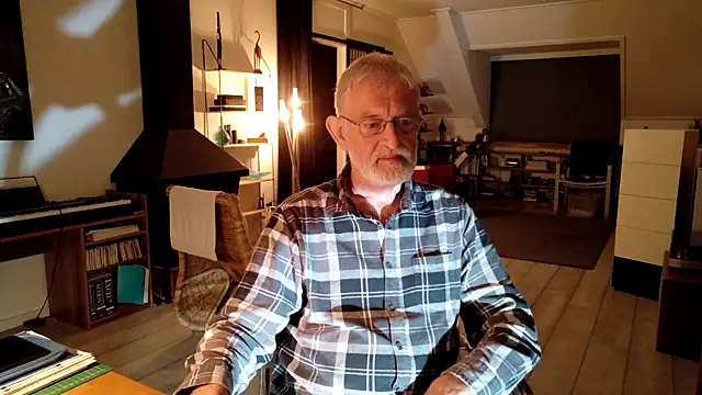 ewaldwillems99 online show from October 18, 2025, 7:05 pm