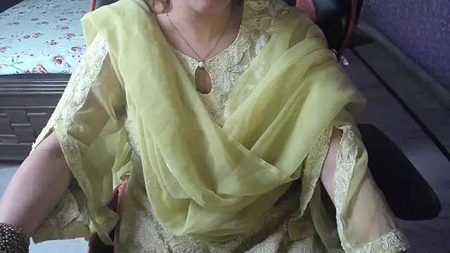 Snapshot of ShylaGill chatting on December 2, 2025, 10:50 am ShylaGill online show from December 2, 2025, 10:50 am