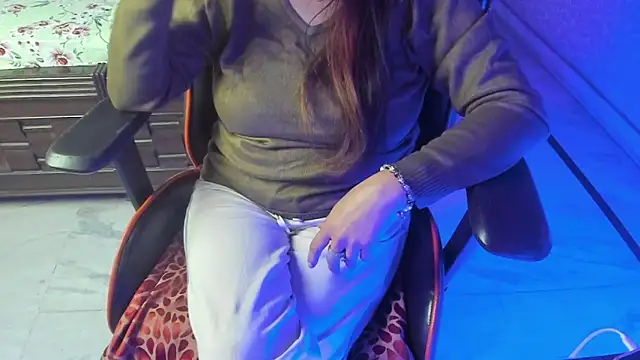 Snapshot of ShylaGill chatting on December 4, 2025, 5:34 pm ShylaGill online show from December 4, 2025, 5:34 pm