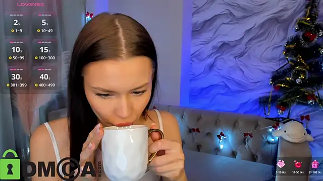 Aria Mila online show from December 22, 2025, 11:32 am