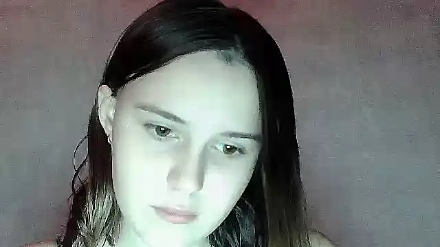 Snapshot of SweetLoraa chatting on October 28, 2025, 12:44 am SweetLoraa online show from October 28, 2025, 12:44 am