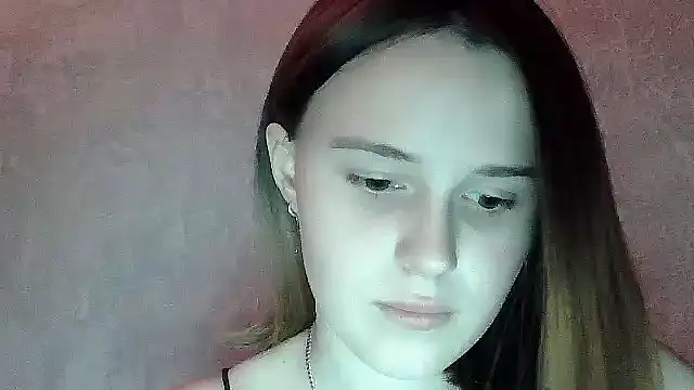 Snapshot of SweetLoraa chatting on October 31, 2025, 3:52 pm SweetLoraa online show from October 31, 2025, 3:52 pm