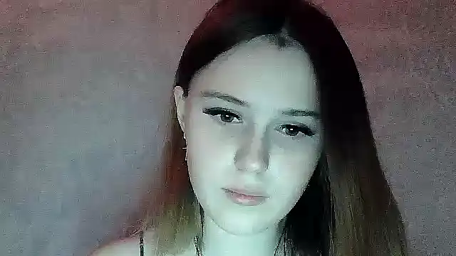 Snapshot of SweetLoraa chatting on November 6, 2025, 4:11 pm SweetLoraa online show from November 6, 2025, 4:11 pm