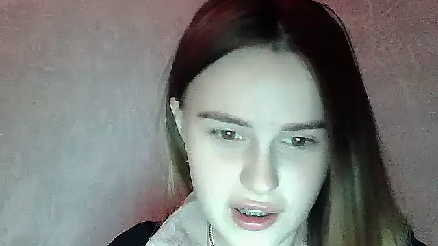 Snapshot of SweetLoraa chatting on December 14, 2025, 8:14 pm SweetLoraa online show from December 14, 2025, 8:14 pm