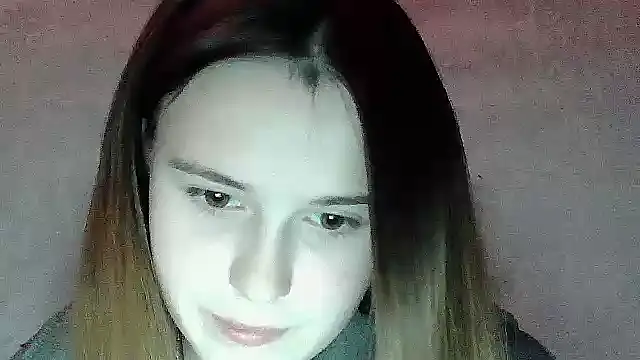 Snapshot of SweetLoraa chatting on November 2, 2025, 5:29 pm SweetLoraa online show from November 2, 2025, 5:29 pm