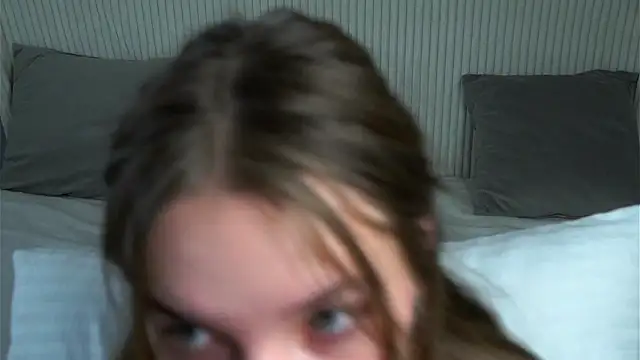 Snapshot of KarriBrownd chatting on December 5, 2025, 1:05 am KarriBrownd online show from December 5, 2025, 1:05 am