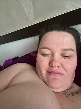 SunnyLeila2101 online show from April 5, 2026, 3:35 am