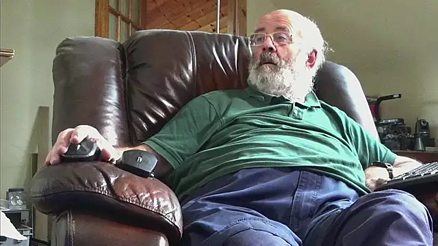 Snapshot of janzer13 chatting on February 8, 2026, 2:04 pm janzer13 online show from February 8, 2026, 2:04 pm