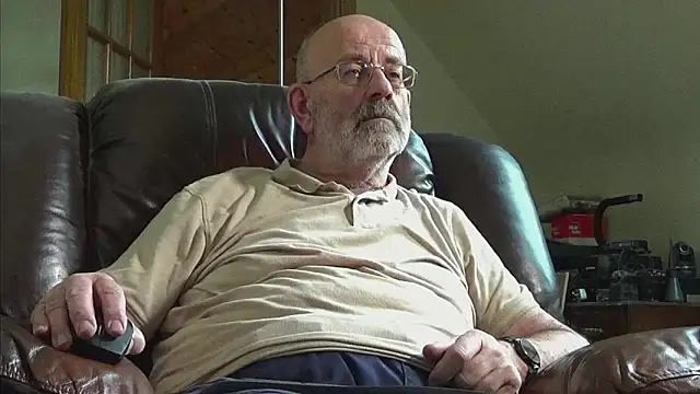 Snapshot of janzer13 chatting on February 21, 2026, 2:19 pm janzer13 online show from February 21, 2026, 2:19 pm