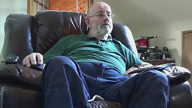 Snapshot of janzer13 chatting on February 28, 2026, 2:17 pm janzer13 online show from February 28, 2026, 2:17 pm