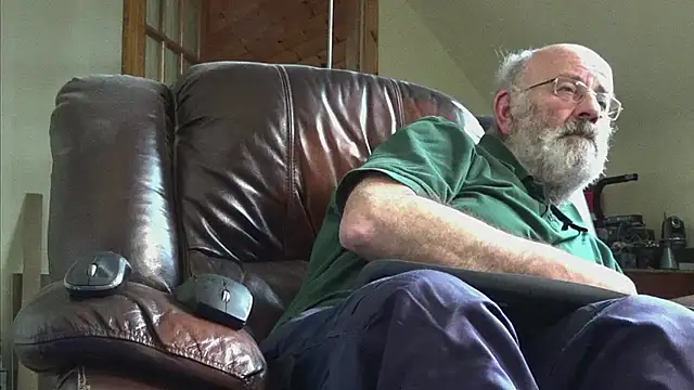 Snapshot of janzer13 chatting on February 7, 2026, 2:14 pm janzer13 online show from February 7, 2026, 2:14 pm