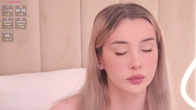 Snapshot of Nesolla chatting on January 6, 2026, 10:47 pm Nesolla online show from January 6, 2026, 10:47 pm