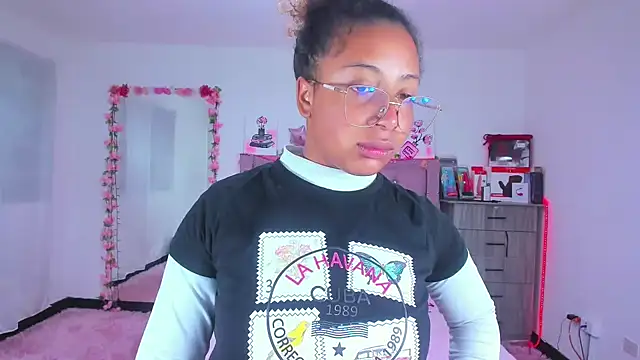 Snapshot of Gabi_Jhons_23 chatting on September 9, 2025, 10:36 am Gabi Jhons 23 online show from September 9, 2025, 10:36 am