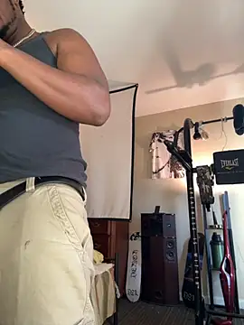 Snapshot of KeYBuMp323 chatting on November 18, 2025, 3:15 pm KeYBuMp323 online show from November 18, 2025, 3:15 pm