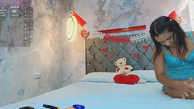 DarcyMooree online show from September 25, 2025, 12:55 pm