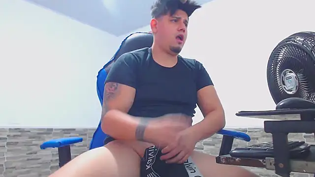 Snapshot of mister_cum1999 chatting on November 27, 2025, 4:13 am mister cum1999 online show from November 27, 2025, 4:13 am