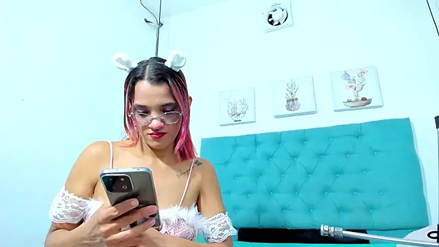 Snapshot of cris_dulce chatting on October 31, 2025, 7:43 pm cris dulce online show from October 31, 2025, 7:43 pm