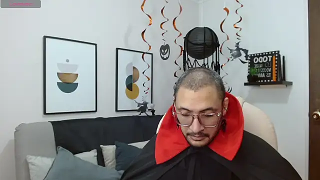   Damian    online show from October 31, 2025, 11:33 pm