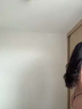 Snapshot of LauraCatalina chatting on October 27, 2025, 12:06 pm LauraCatalina online show from October 27, 2025, 12:06 pm