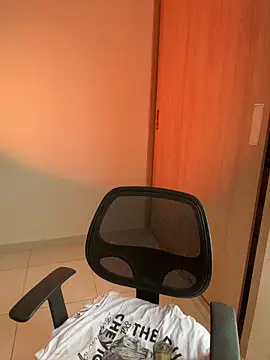 Snapshot of LauraCatalina chatting on November 26, 2025, 11:54 am LauraCatalina online show from November 26, 2025, 11:54 am