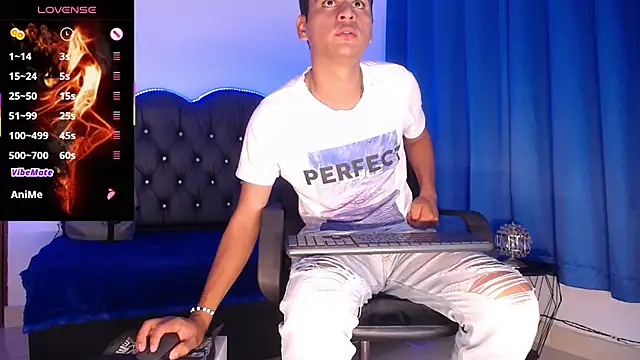 Charlie Cock  online show from November 23, 2025, 4:22 am