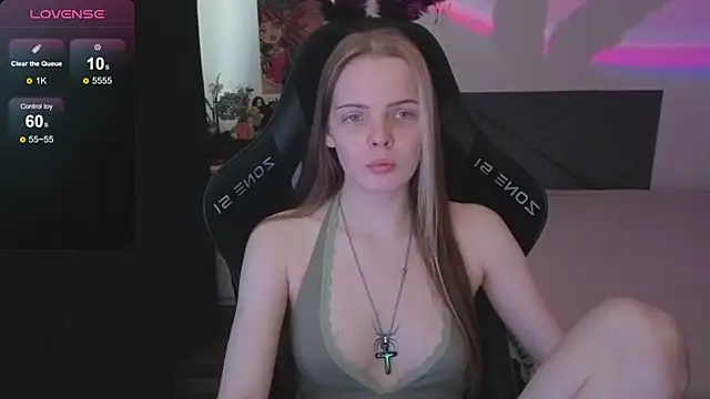 Snapshot of Luna_Navy chatting on November 29, 2025, 8:25 am Luna Navy online show from November 29, 2025, 8:25 am