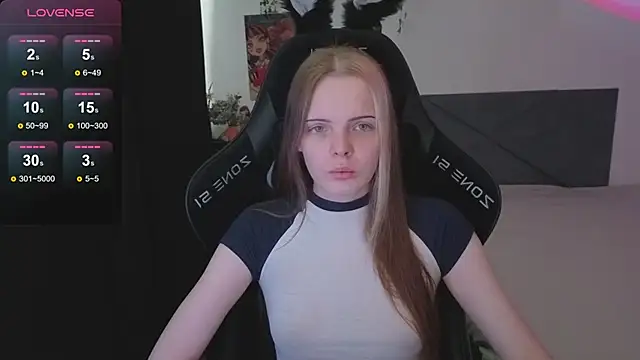 Snapshot of Luna_Navy chatting on November 5, 2025, 9:12 am Luna Navy online show from November 5, 2025, 9:12 am