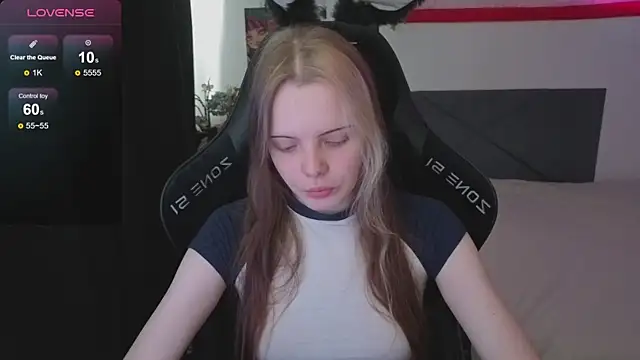 Snapshot of Luna_Navy chatting on November 11, 2025, 9:04 am Luna Navy online show from November 11, 2025, 9:04 am