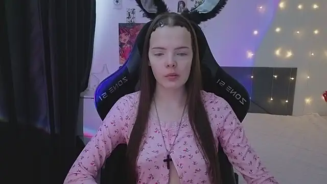 Luna Navy online show from February 13, 2026, 7:08 am