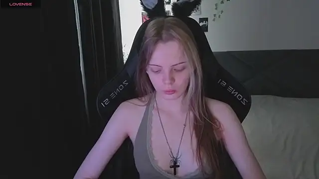 Snapshot of Luna_Navy chatting on November 23, 2025, 8:24 am Luna Navy online show from November 23, 2025, 8:24 am