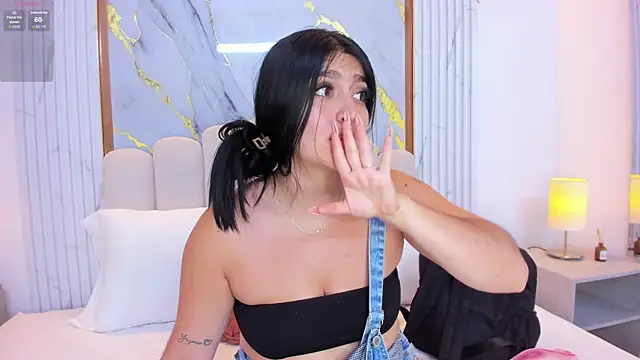 isabel sofiaa online show from October 31, 2025, 4:42 am