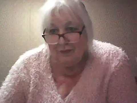 Snapshot of Alexia64231 chatting on December 17, 2025, 6:35 pm Alexia64231 online show from December 17, 2025, 6:35 pm