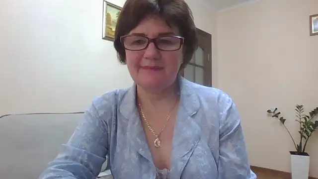 Snapshot of Galina56301 chatting on December 18, 2025, 11:36 am Galina56301 online show from December 18, 2025, 11:36 am